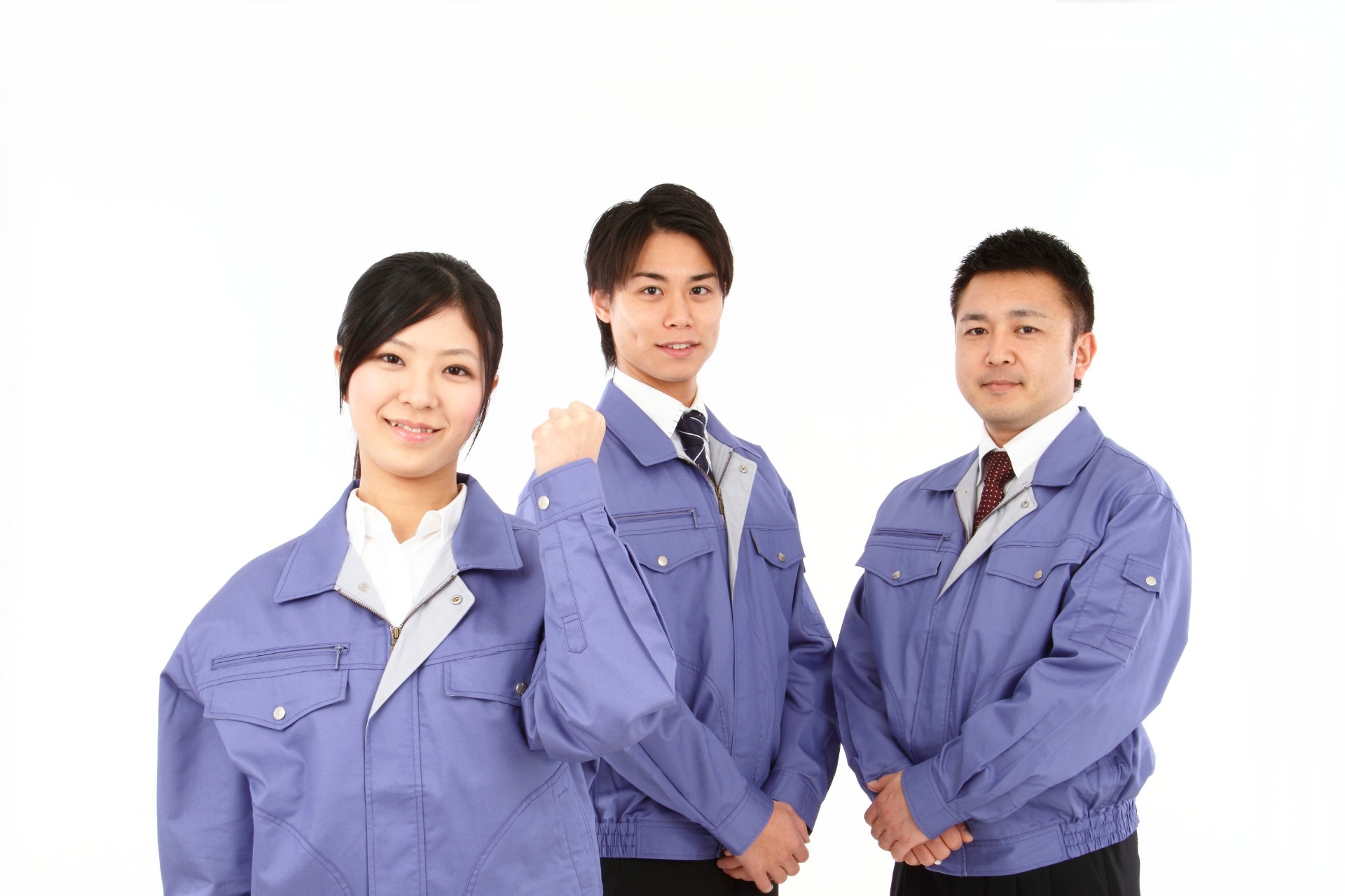 壁の塗装をする職人